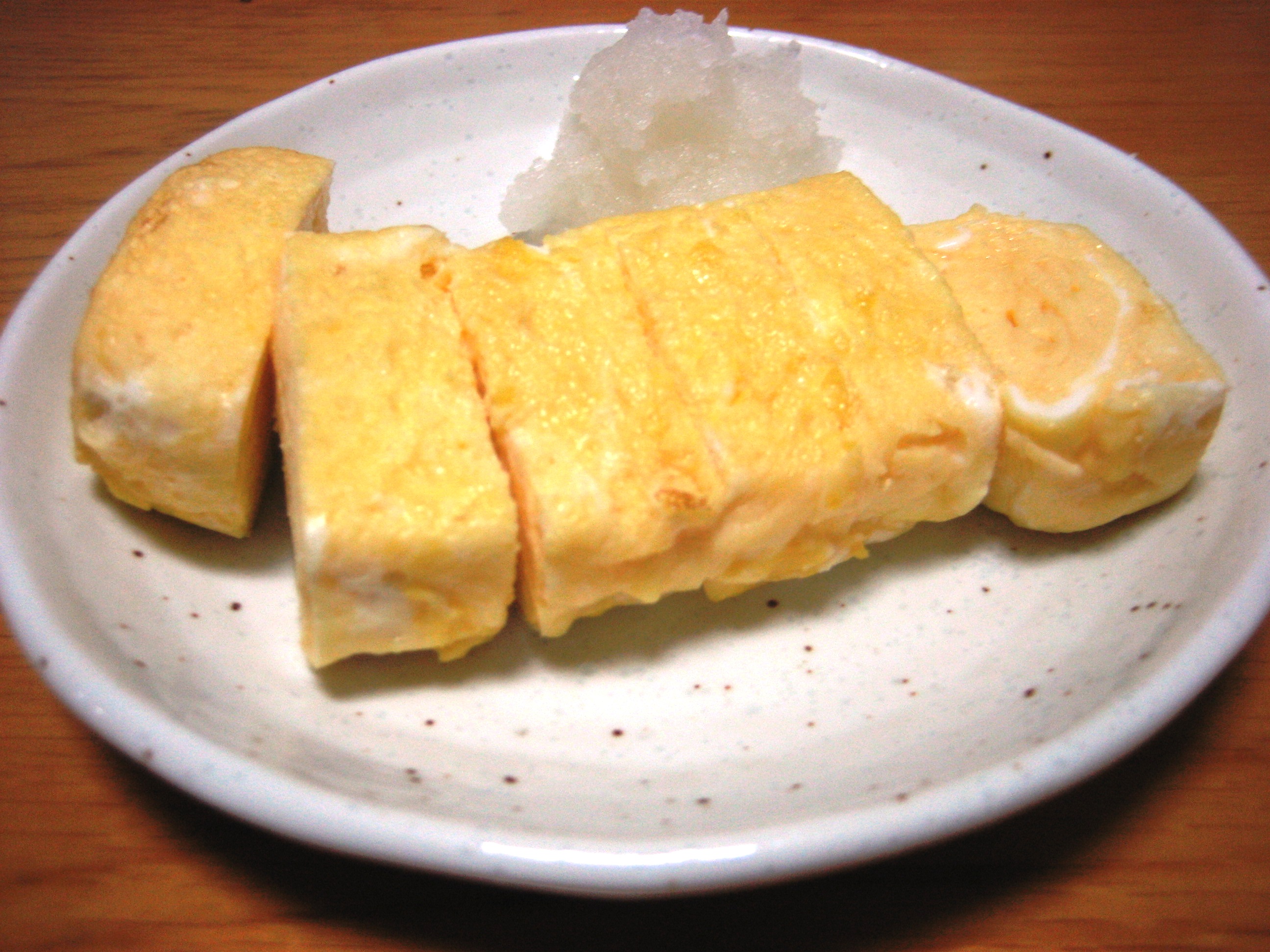 Japanese omelette with broth (Dashimaki tamago) | Food in Japan